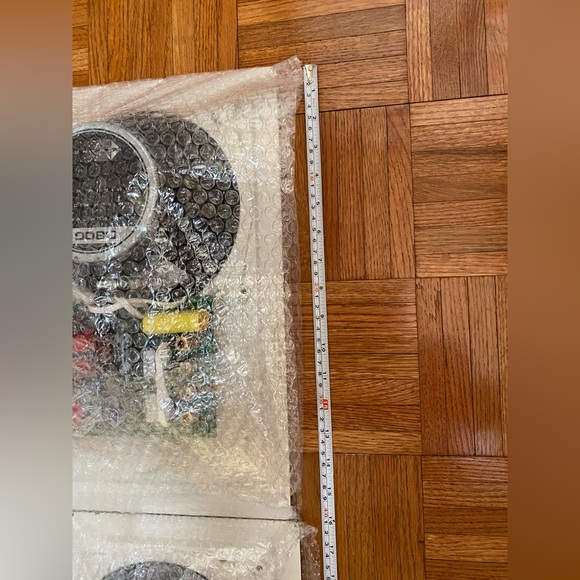 Sonance 8" 3-Way Weather
Resistant In-Wall Speakers D8001
2 Pair W/Flex Bars/4ps - Picture 8 of 8